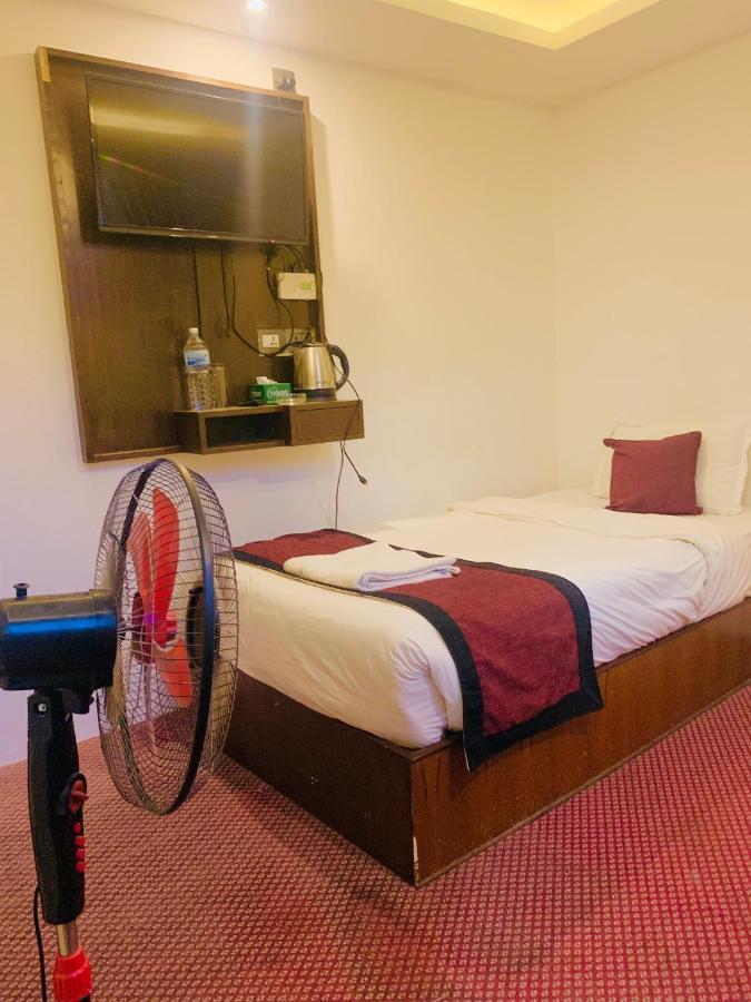 Hotel De Universal Катманду Екстериор снимка