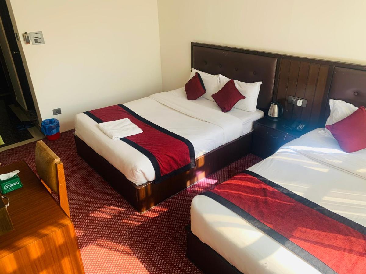 Hotel De Universal Катманду Екстериор снимка