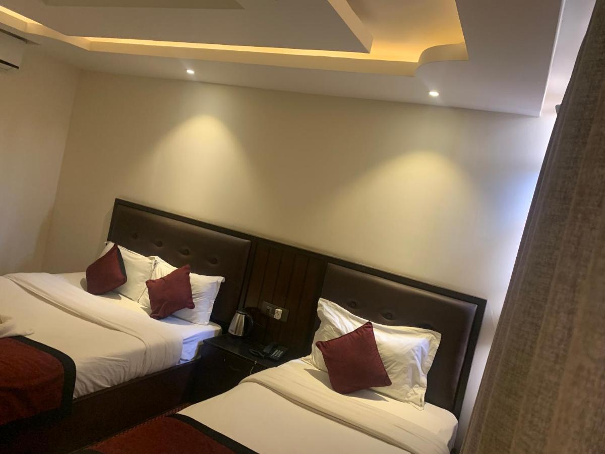 Hotel De Universal Катманду Екстериор снимка