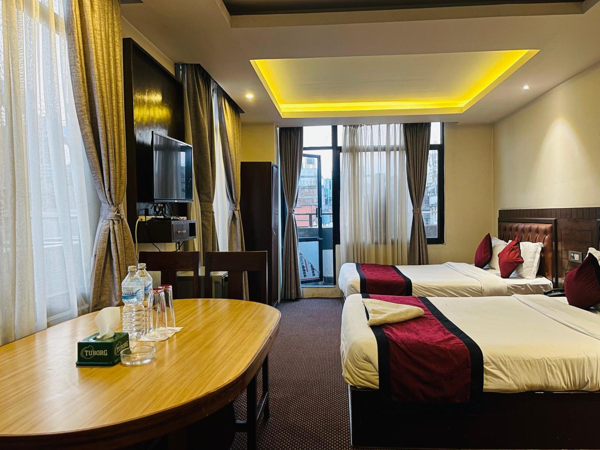 Hotel De Universal Катманду Екстериор снимка