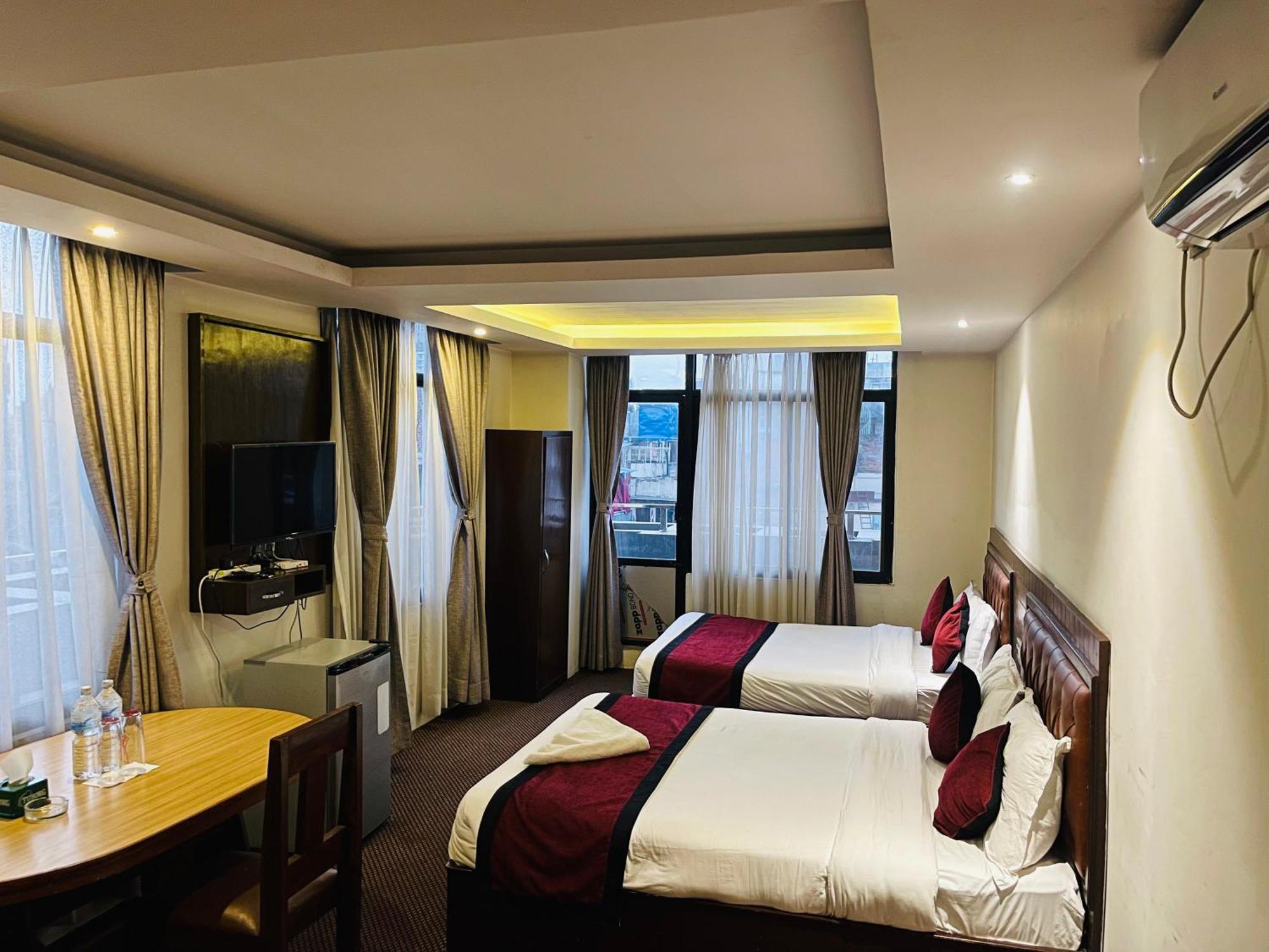 Hotel De Universal Катманду Екстериор снимка