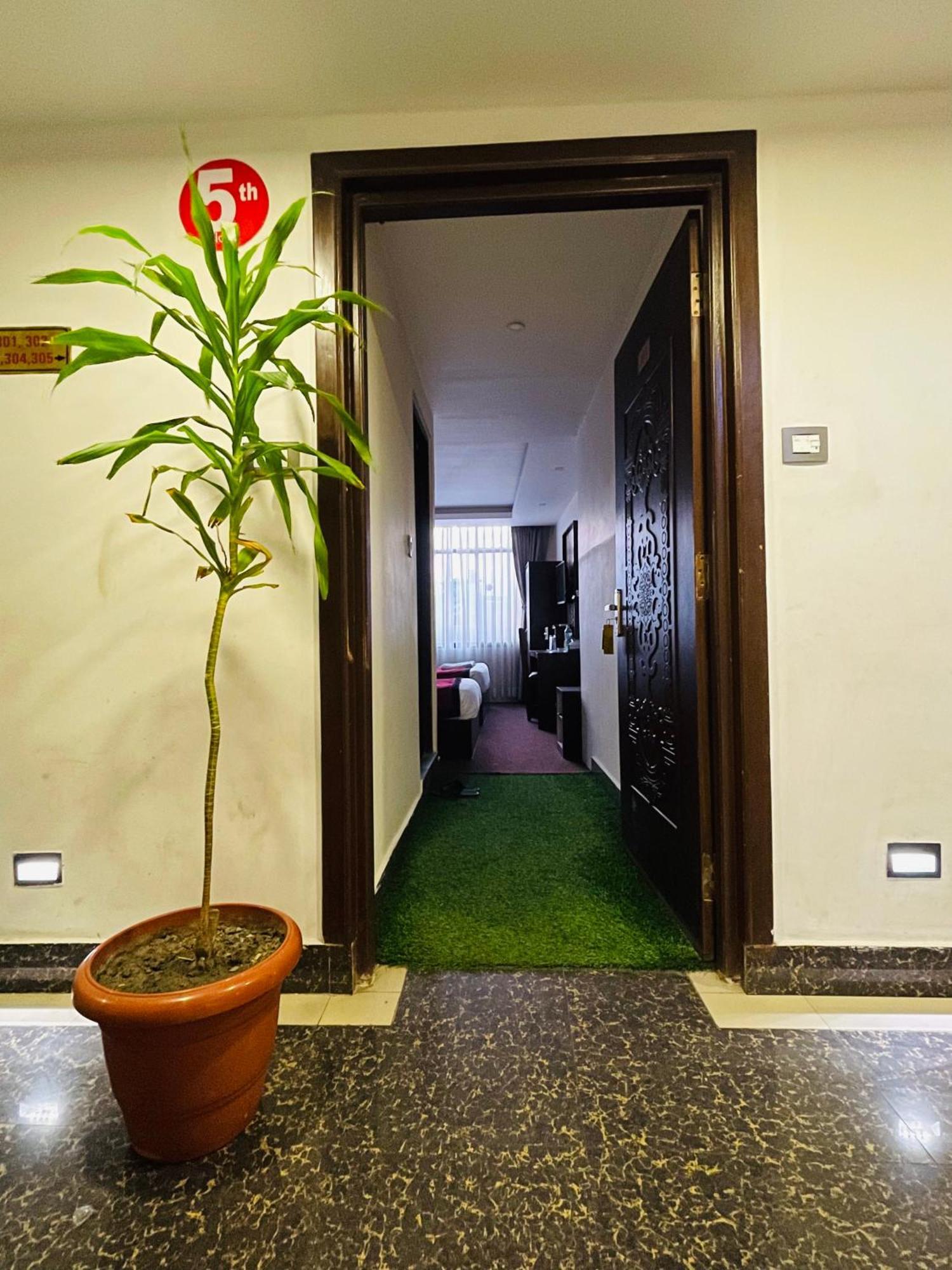 Hotel De Universal Катманду Екстериор снимка