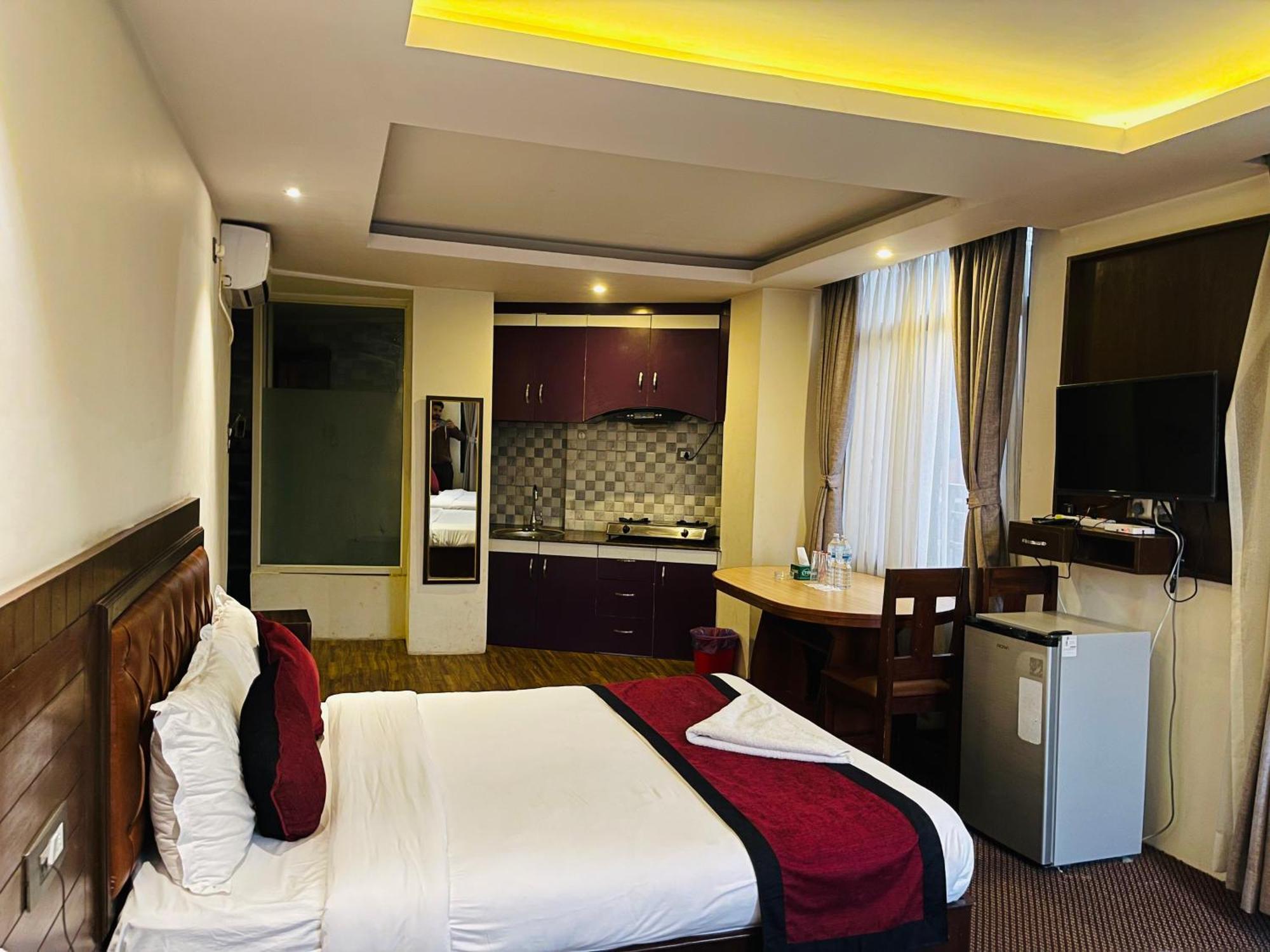 Hotel De Universal Катманду Екстериор снимка