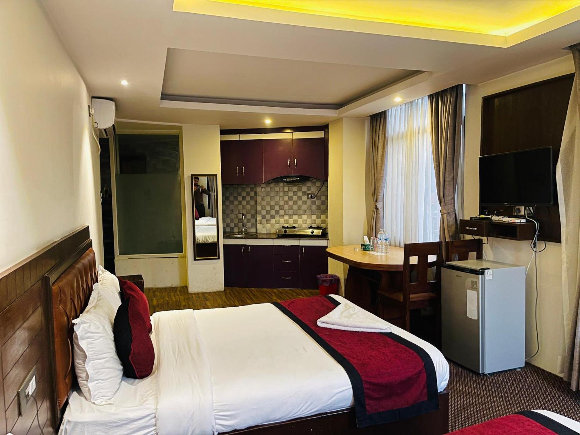 Hotel De Universal Катманду Екстериор снимка