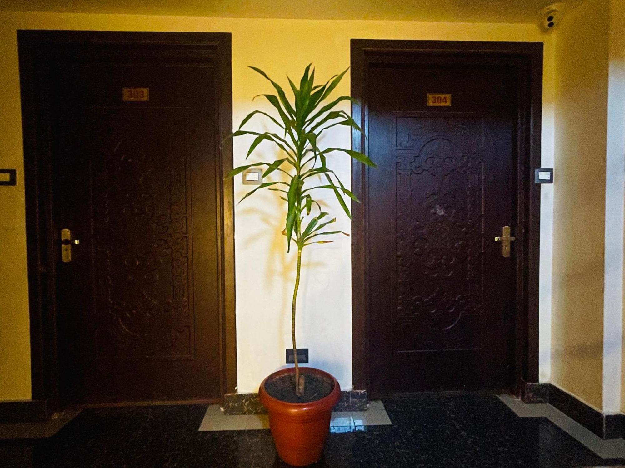 Hotel De Universal Катманду Екстериор снимка