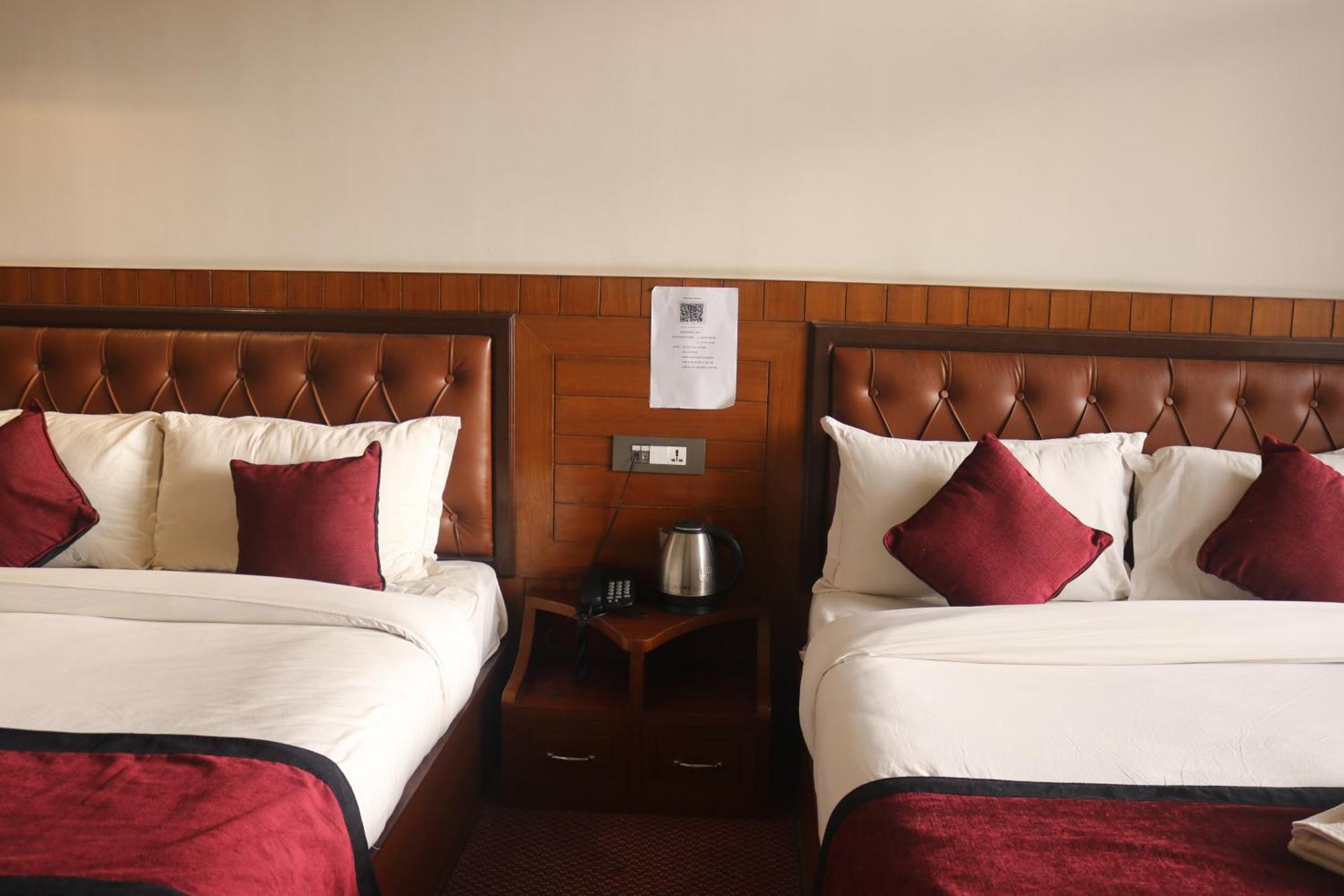 Hotel De Universal Катманду Екстериор снимка